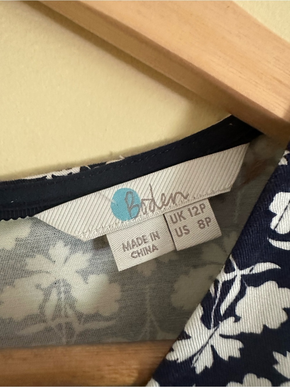 Boden Navy and White Floral V-neck Pocket Dress 8p - Picture 5 of 9